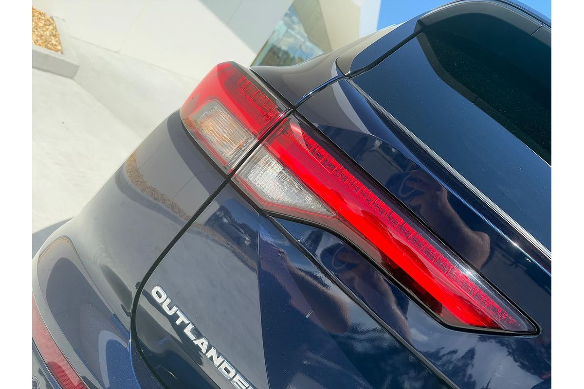 2023 Mitsubishi Outlander Exceed ZM