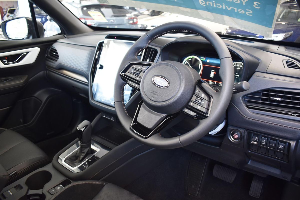 2025 Subaru Forester Hybrid Touring S6