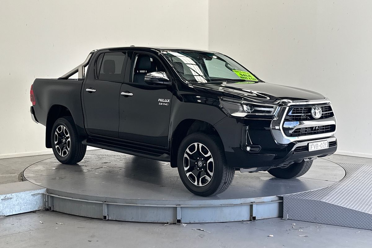 2023 Toyota Hilux SR5 + PREMIUM INTERIOR (4x4) GUN126R 4X4