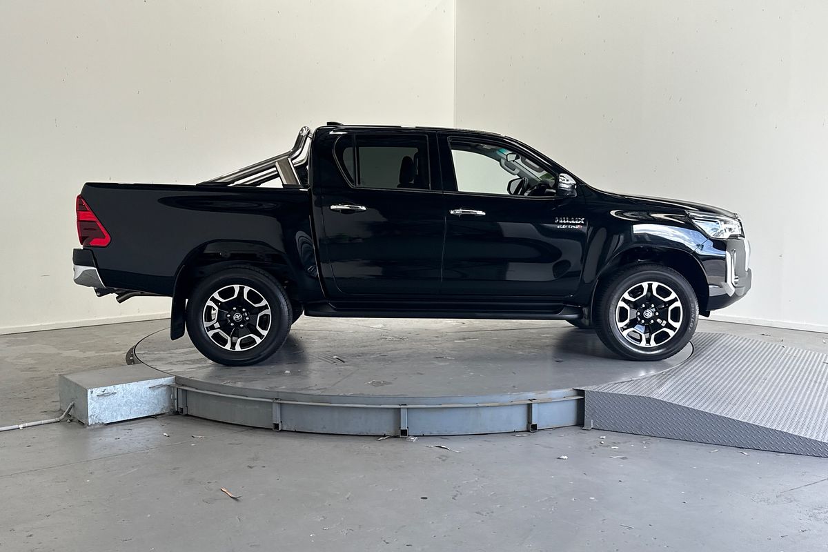 2023 Toyota Hilux SR5 + PREMIUM INTERIOR (4x4) GUN126R 4X4