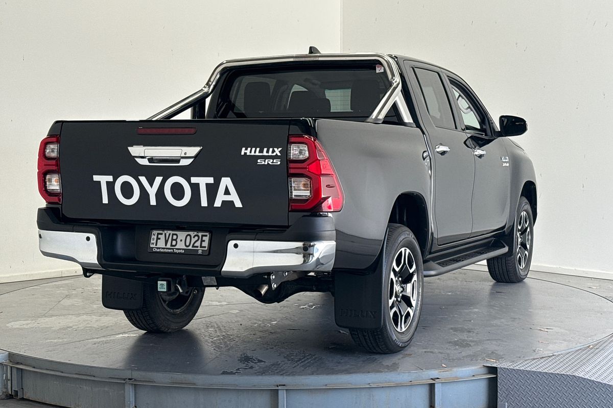 2023 Toyota Hilux SR5 + PREMIUM INTERIOR (4x4) GUN126R 4X4
