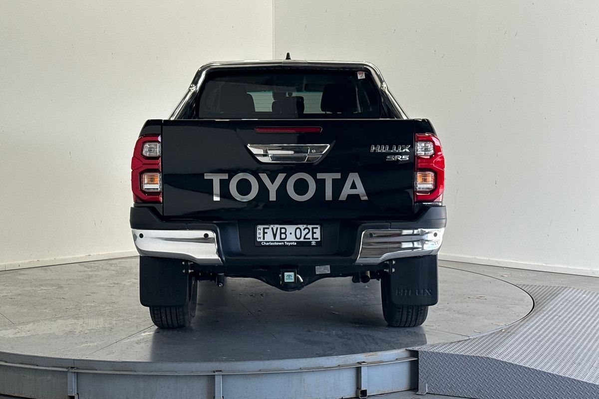 2023 Toyota Hilux SR5 + PREMIUM INTERIOR (4x4) GUN126R 4X4