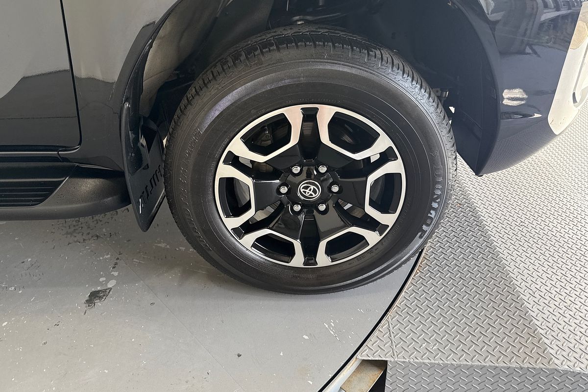 2023 Toyota Hilux SR5 + PREMIUM INTERIOR (4x4) GUN126R 4X4