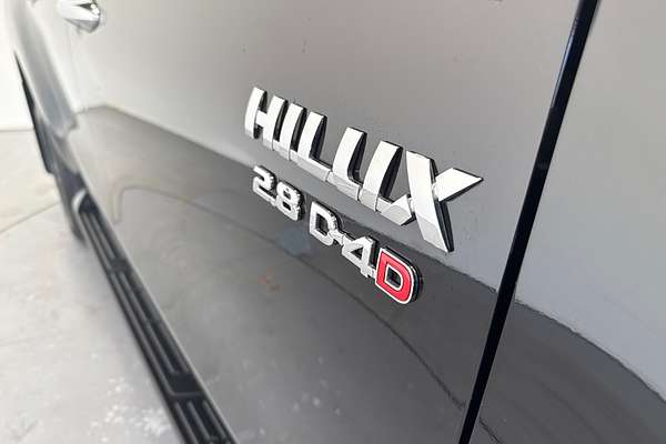 2023 Toyota Hilux SR5 + PREMIUM INTERIOR (4x4) GUN126R 4X4