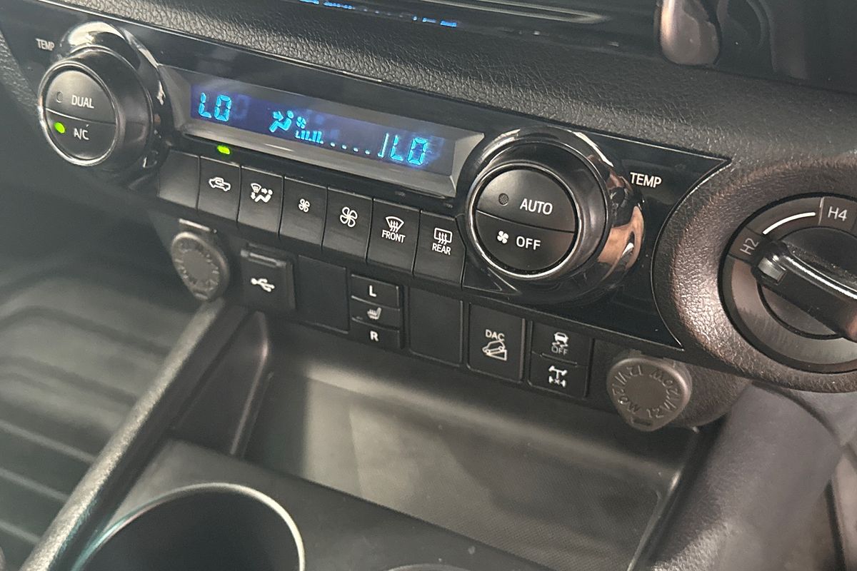 2023 Toyota Hilux SR5 + PREMIUM INTERIOR (4x4) GUN126R 4X4