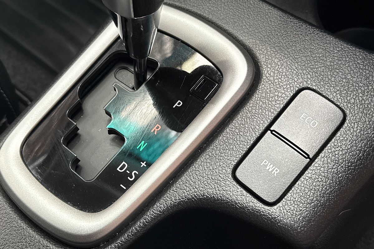 2023 Toyota Hilux SR5 + PREMIUM INTERIOR (4x4) GUN126R 4X4