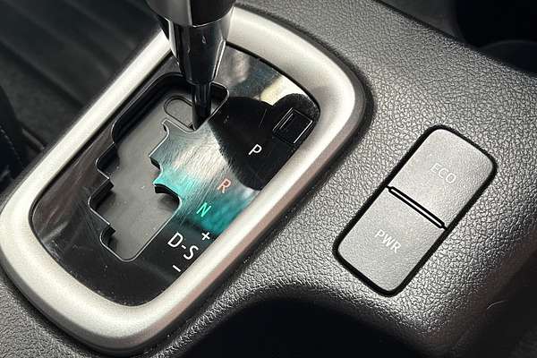 2023 Toyota Hilux SR5 + PREMIUM INTERIOR (4x4) GUN126R 4X4