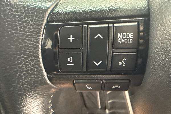 2023 Toyota Hilux SR5 + PREMIUM INTERIOR (4x4) GUN126R 4X4