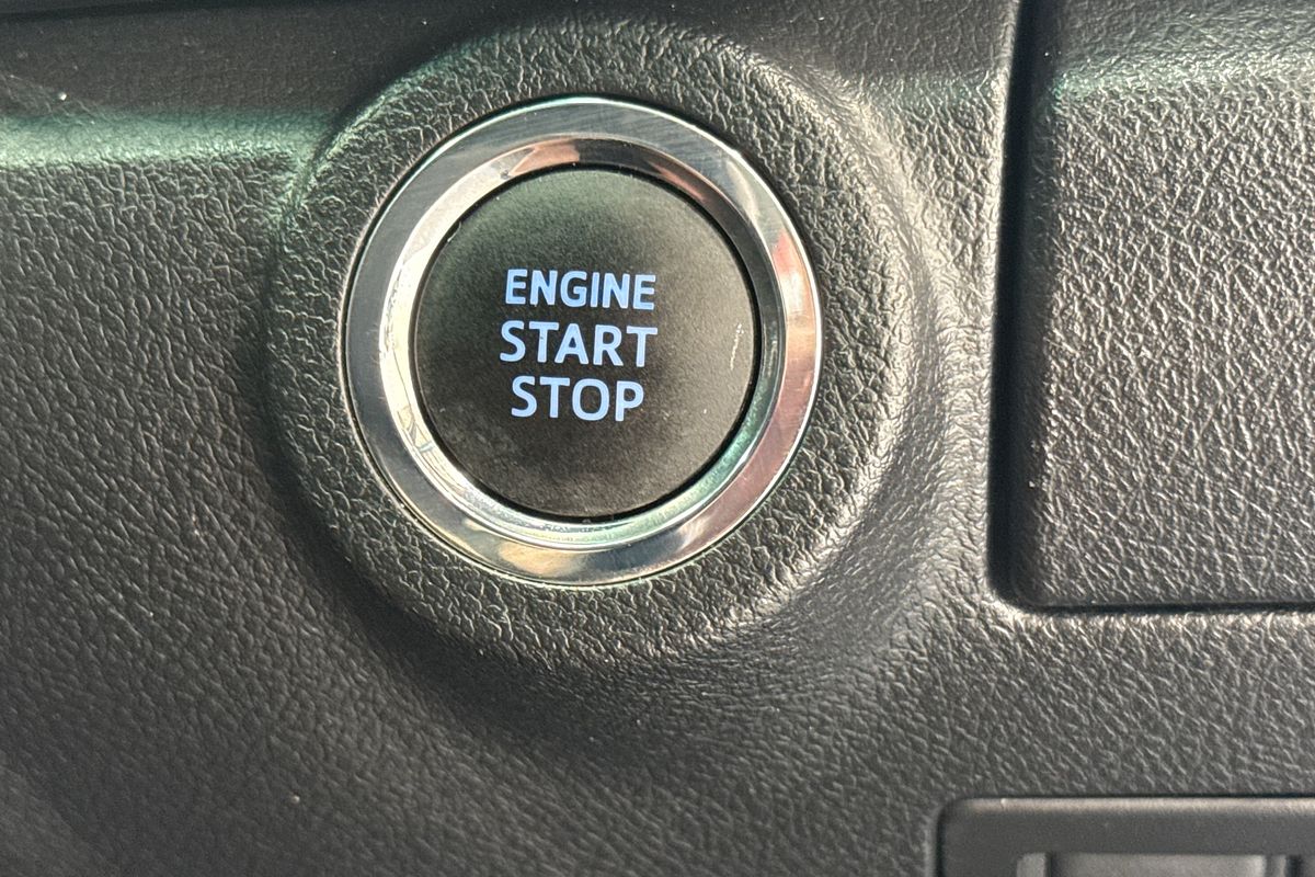 2023 Toyota Hilux SR5 + PREMIUM INTERIOR (4x4) GUN126R 4X4