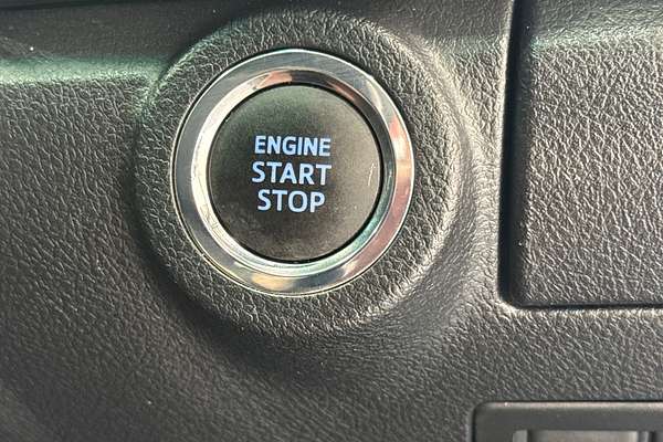 2023 Toyota Hilux SR5 + PREMIUM INTERIOR (4x4) GUN126R 4X4