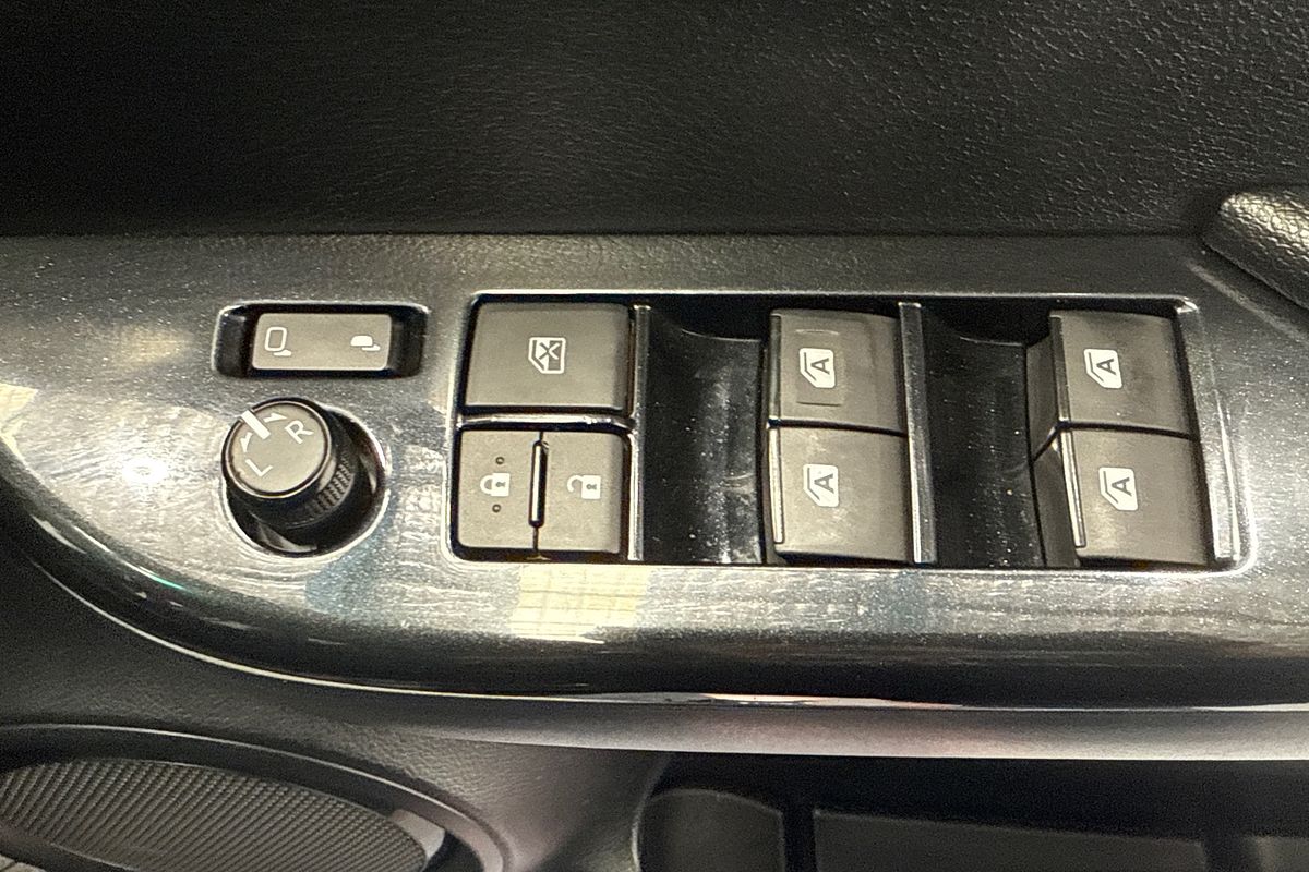 2023 Toyota Hilux SR5 + PREMIUM INTERIOR (4x4) GUN126R 4X4