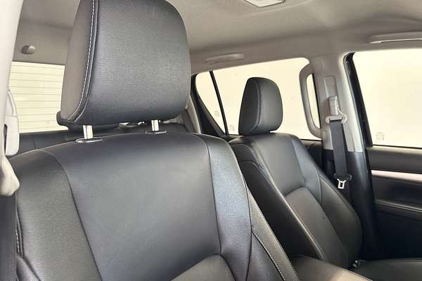 2023 Toyota Hilux SR5 + PREMIUM INTERIOR (4x4) GUN126R 4X4