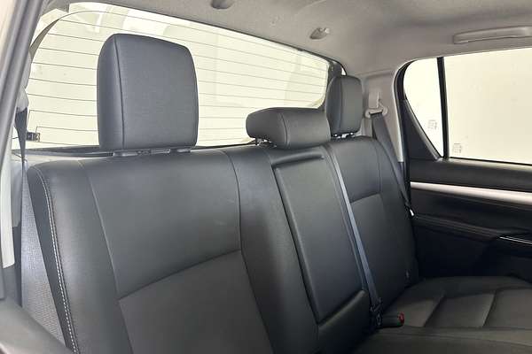 2023 Toyota Hilux SR5 + PREMIUM INTERIOR (4x4) GUN126R 4X4