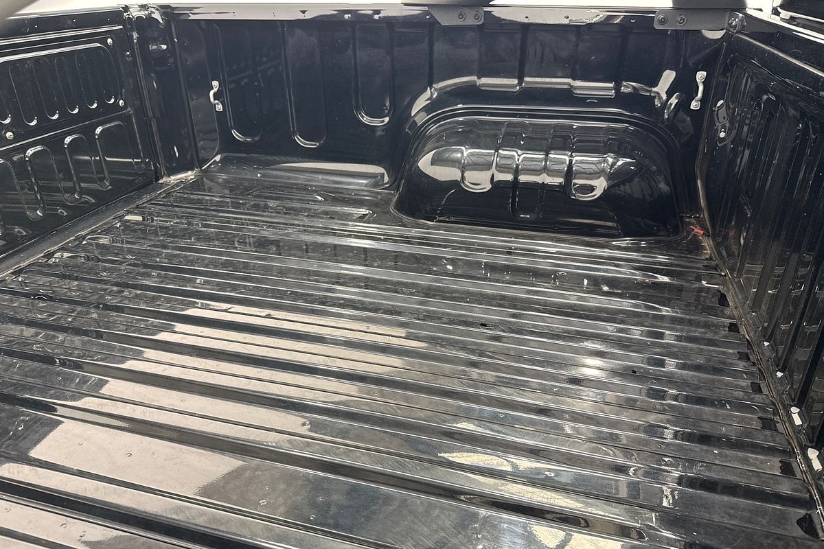 2023 Toyota Hilux SR5 + PREMIUM INTERIOR (4x4) GUN126R 4X4