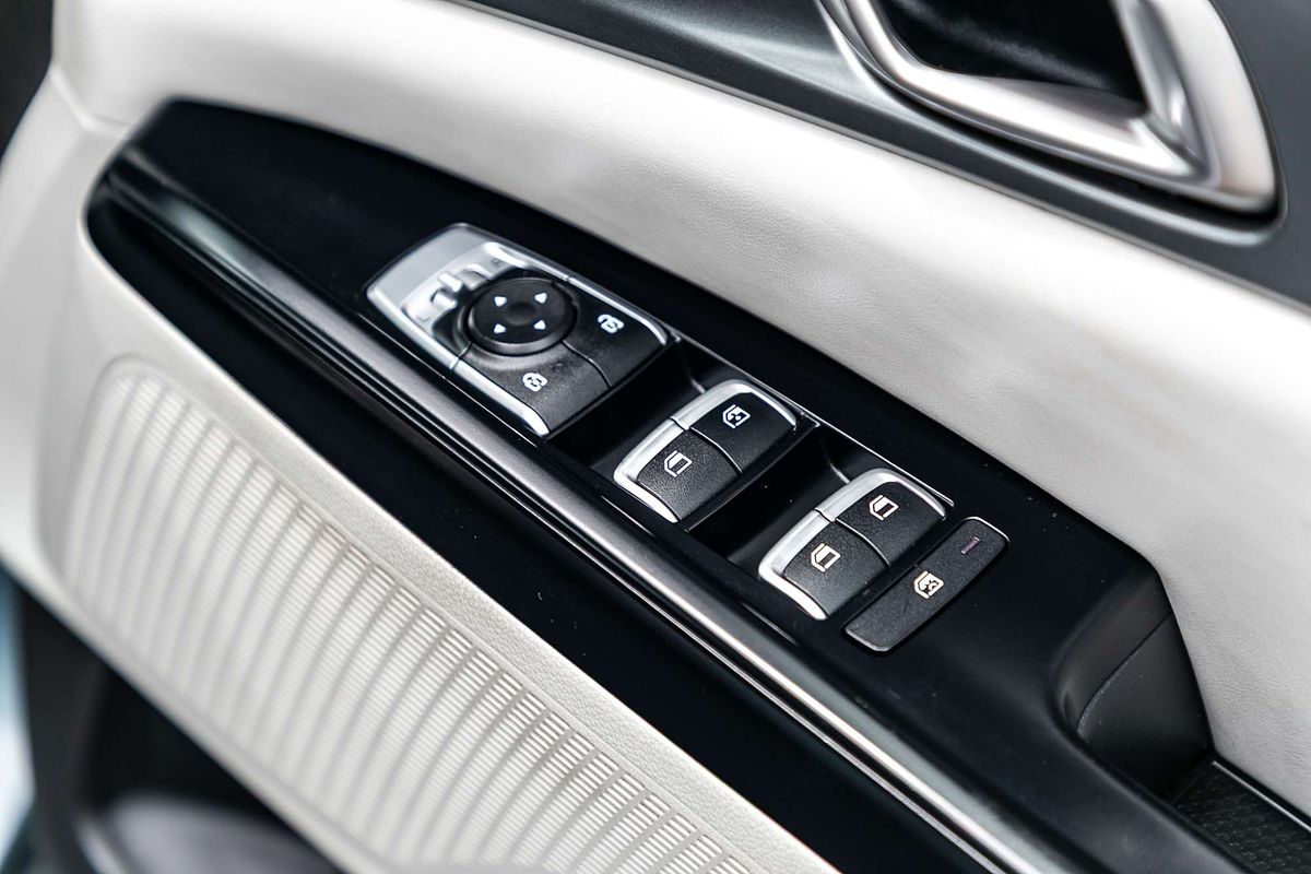 2023 Kia Carnival S KA4