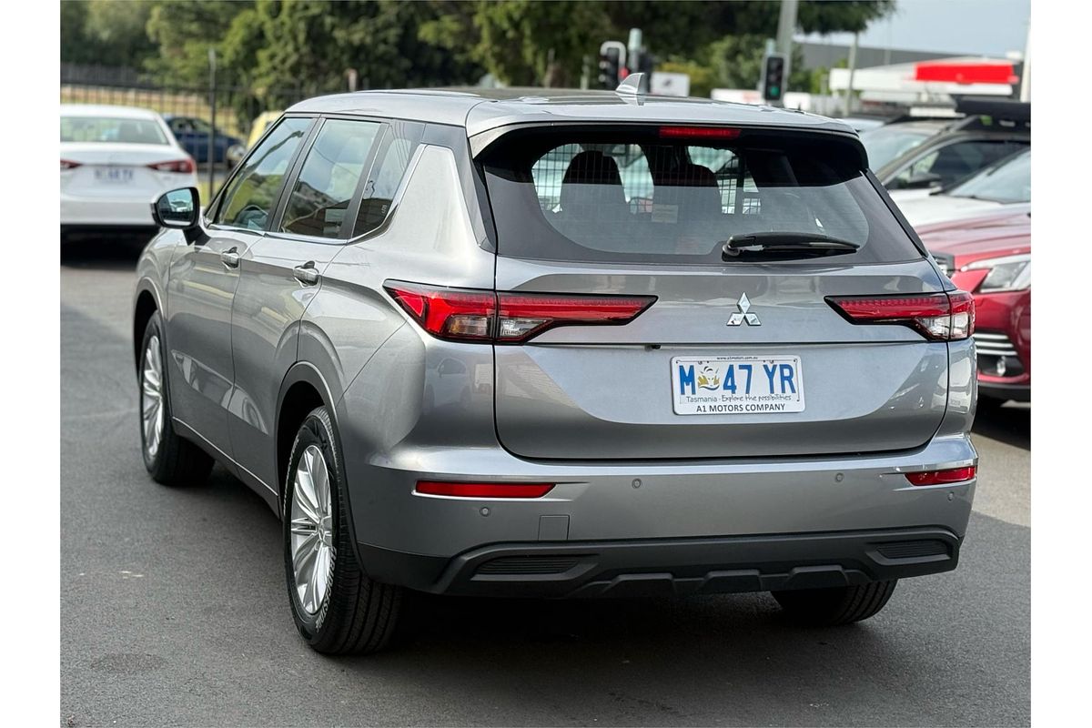 2022 Mitsubishi Outlander ES ZM