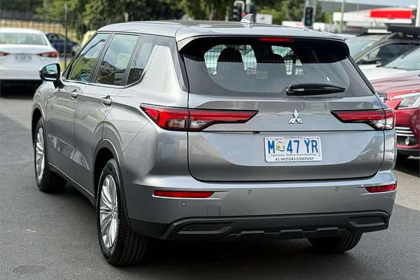 2022 Mitsubishi Outlander ES ZM