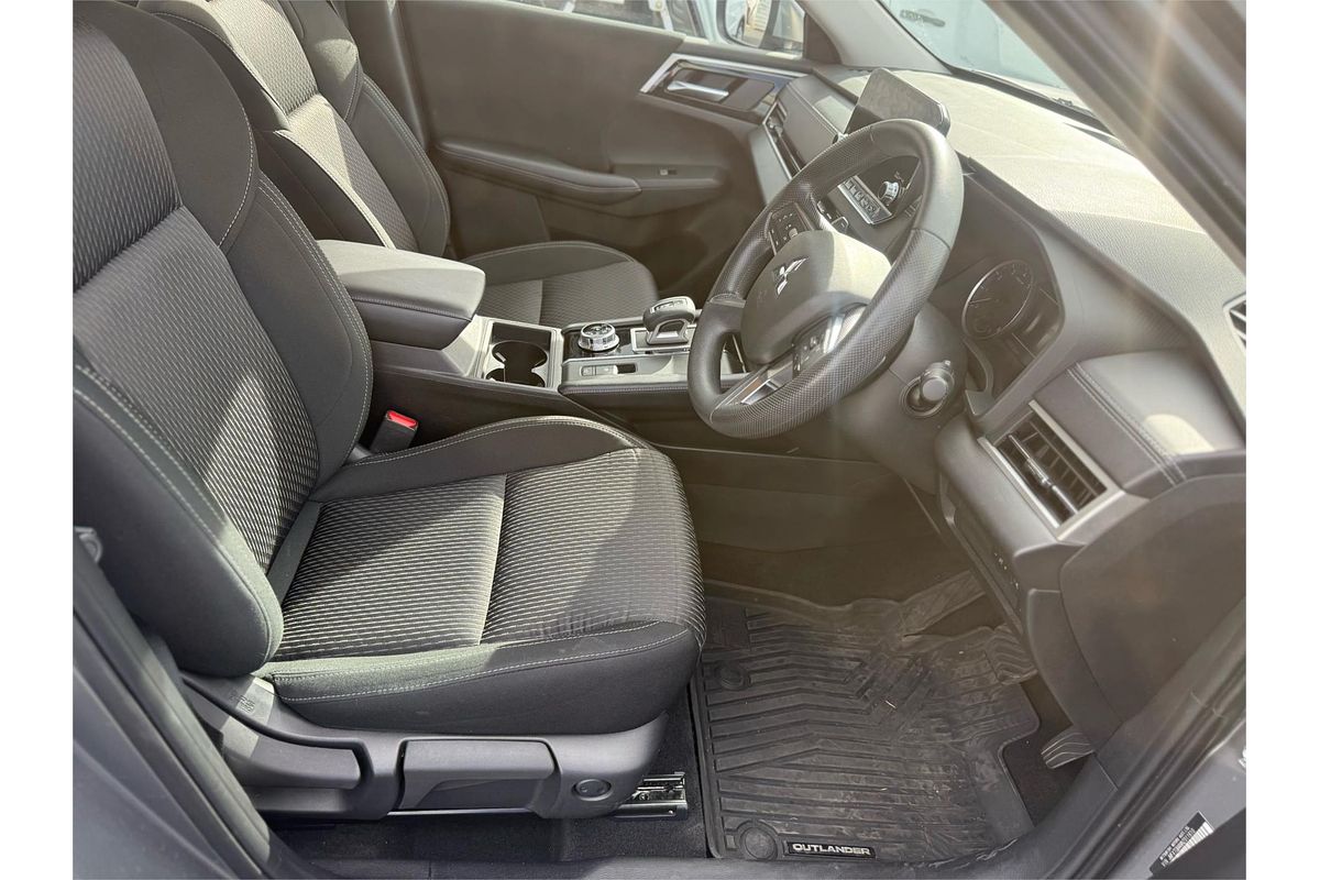 2022 Mitsubishi Outlander ES ZM