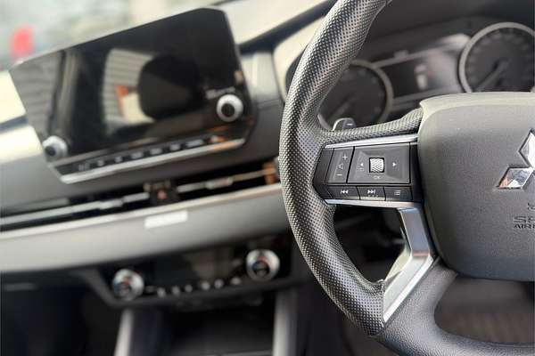 2022 Mitsubishi Outlander ES ZM