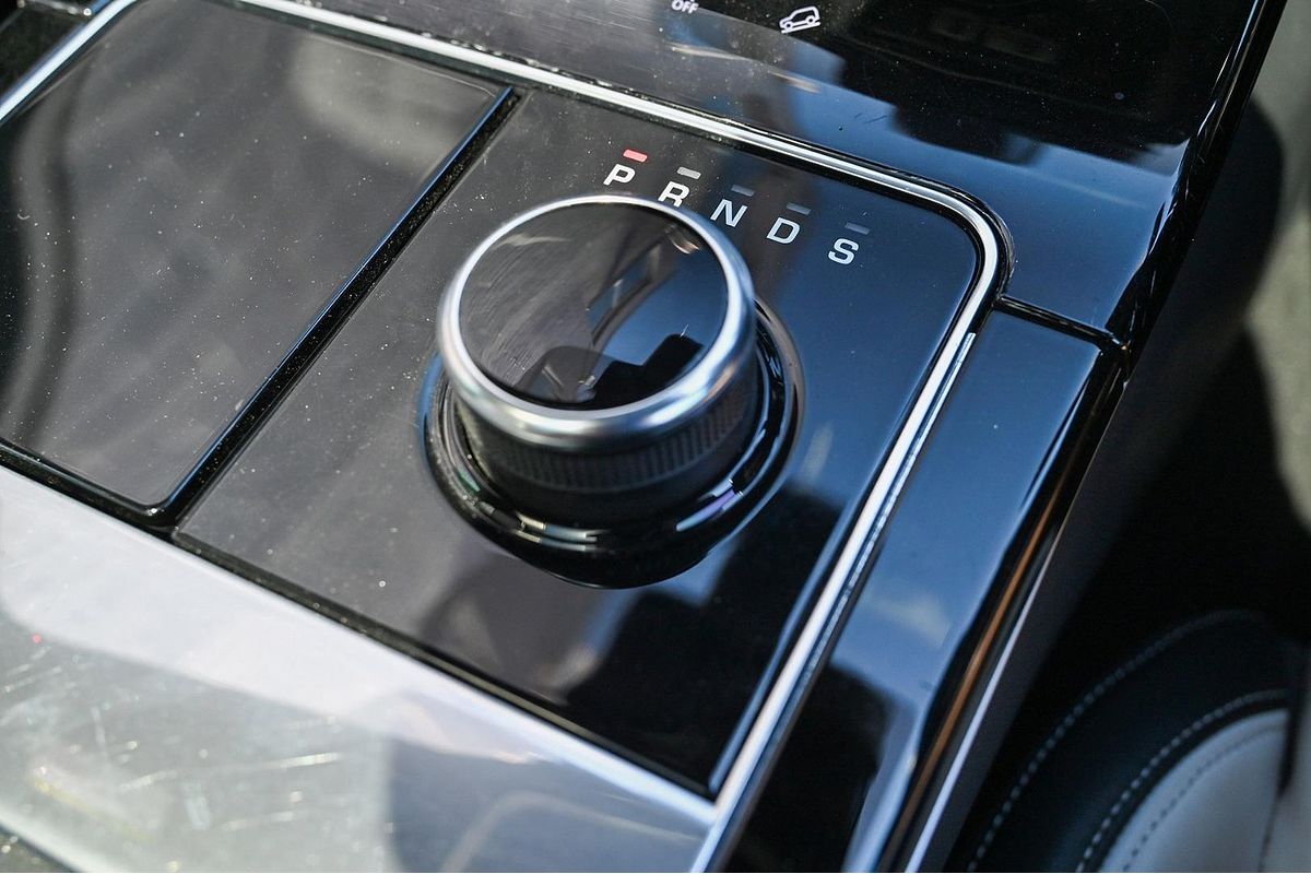 2018 Land Rover Range Rover Velar D240 L560