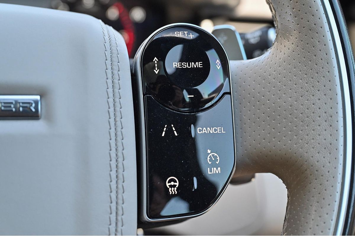 2018 Land Rover Range Rover Velar D240 L560