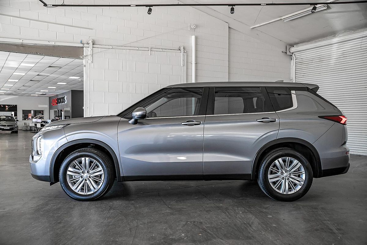 2022 Mitsubishi Outlander ES ZM