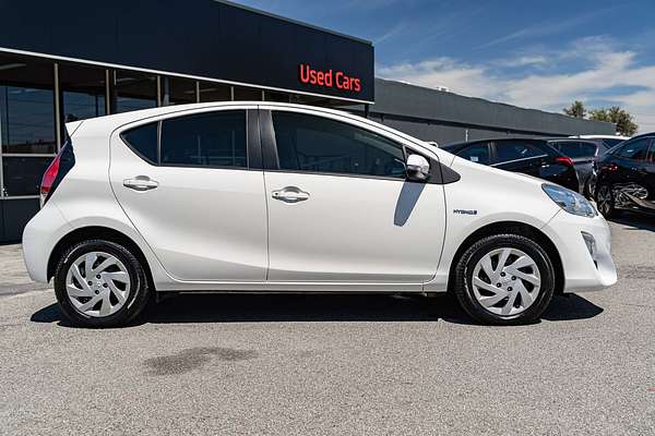 2015 Toyota Prius C NHP10R