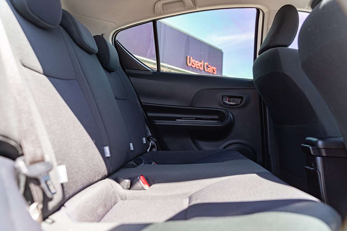 2015 Toyota Prius C NHP10R