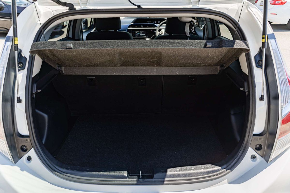 2015 Toyota Prius C NHP10R