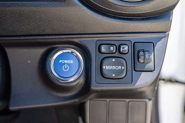 2015 Toyota Prius C NHP10R