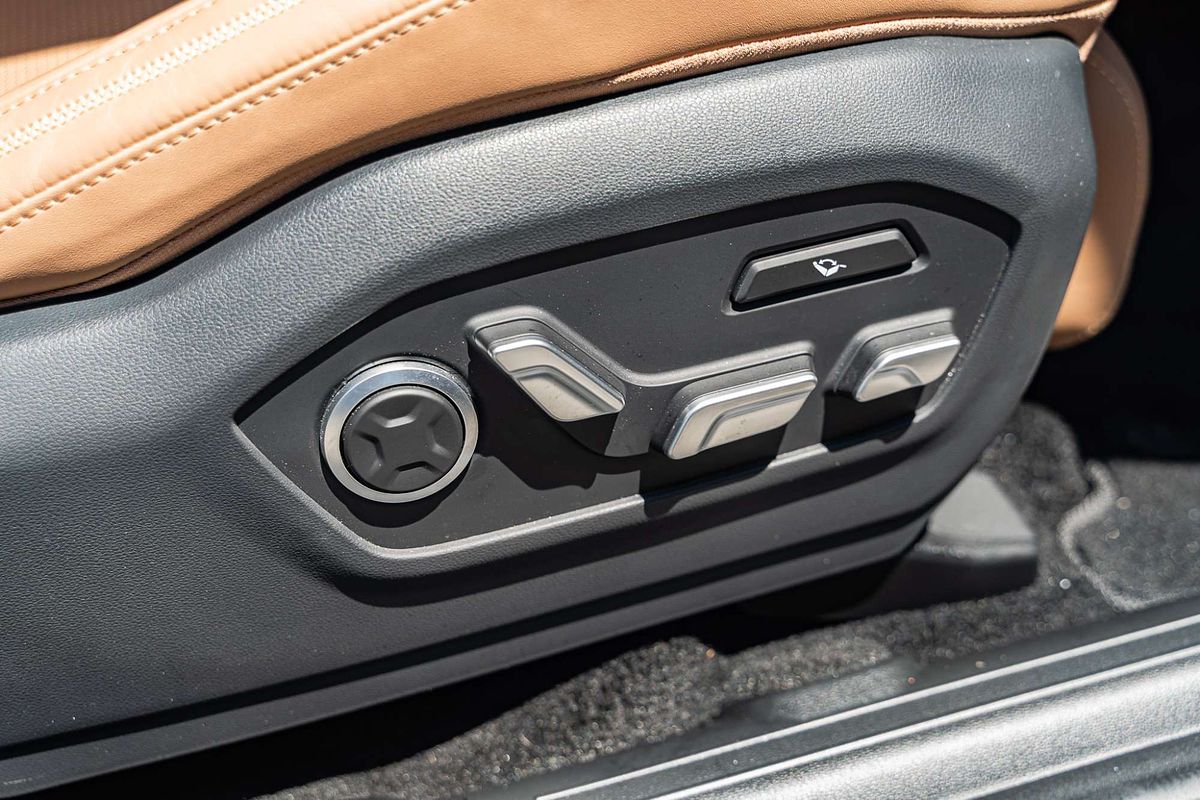 2024 Hyundai Santa Fe Hybrid Calligraphy MX5.V1