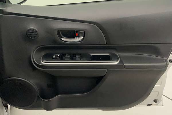 2019 Toyota Prius HYBRID NHP10R MY17