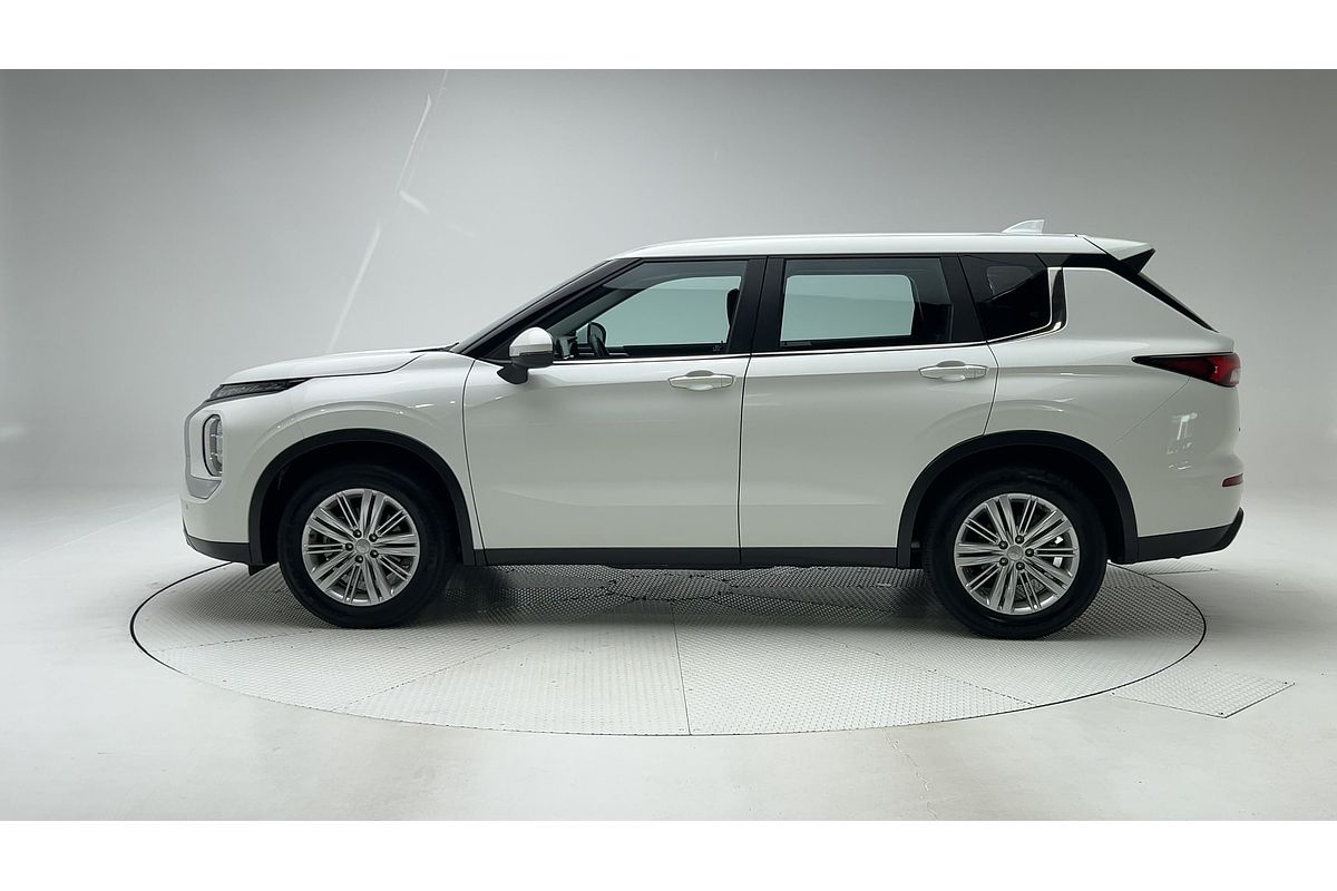 2024 Mitsubishi Outlander ES ZM