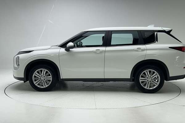 2024 Mitsubishi Outlander ES ZM