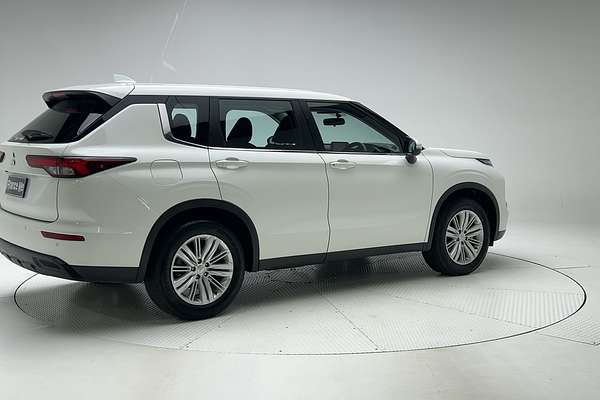 2024 Mitsubishi Outlander ES ZM