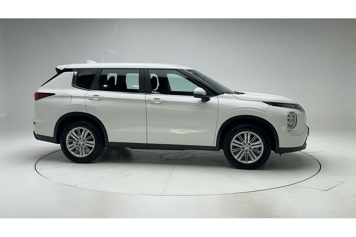 2024 Mitsubishi Outlander ES ZM