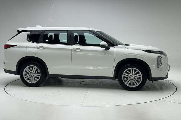 2024 Mitsubishi Outlander ES ZM