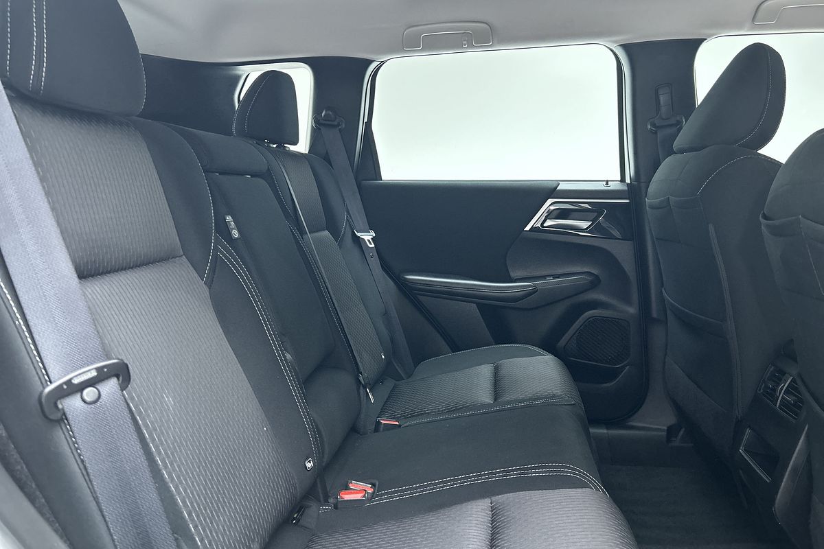 2024 Mitsubishi Outlander ES ZM