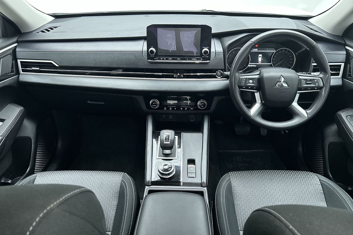 2024 Mitsubishi Outlander ES ZM