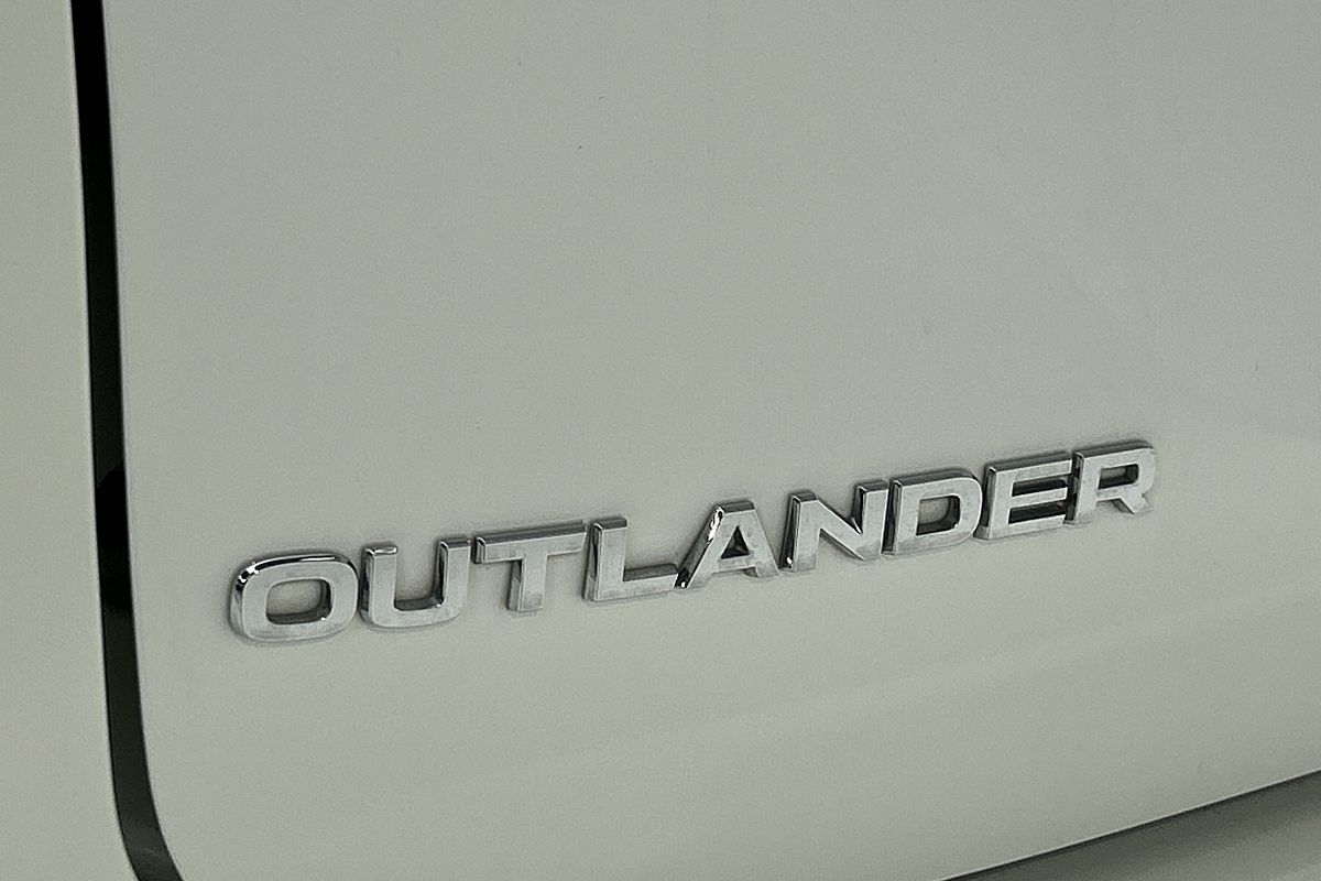 2024 Mitsubishi Outlander ES ZM