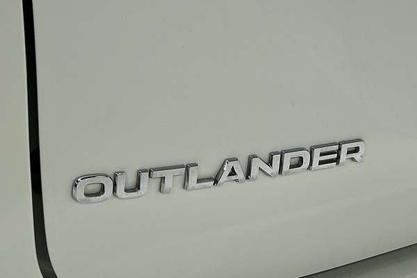 2024 Mitsubishi Outlander ES ZM