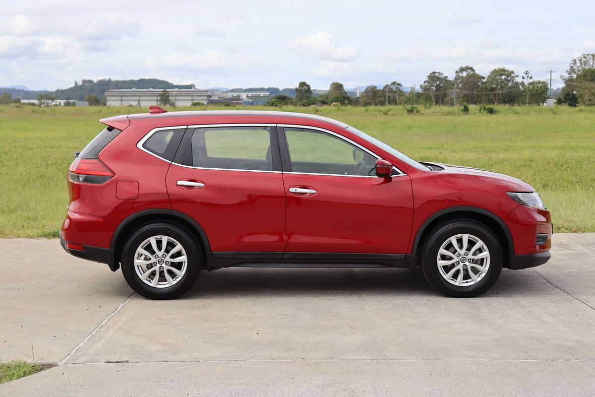 2025 Nissan X-TRAIL ST T33