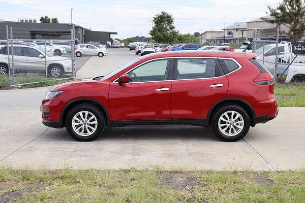 2025 Nissan X-TRAIL ST T33