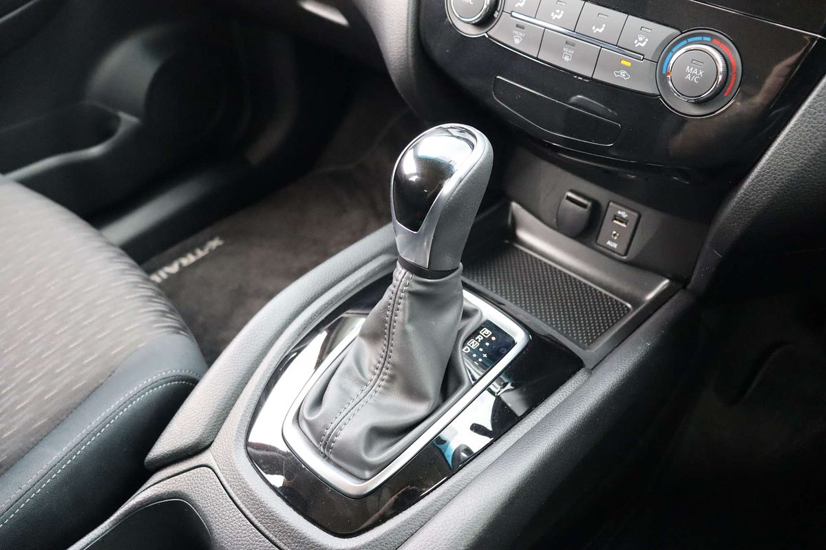 2025 Nissan X-TRAIL ST T33