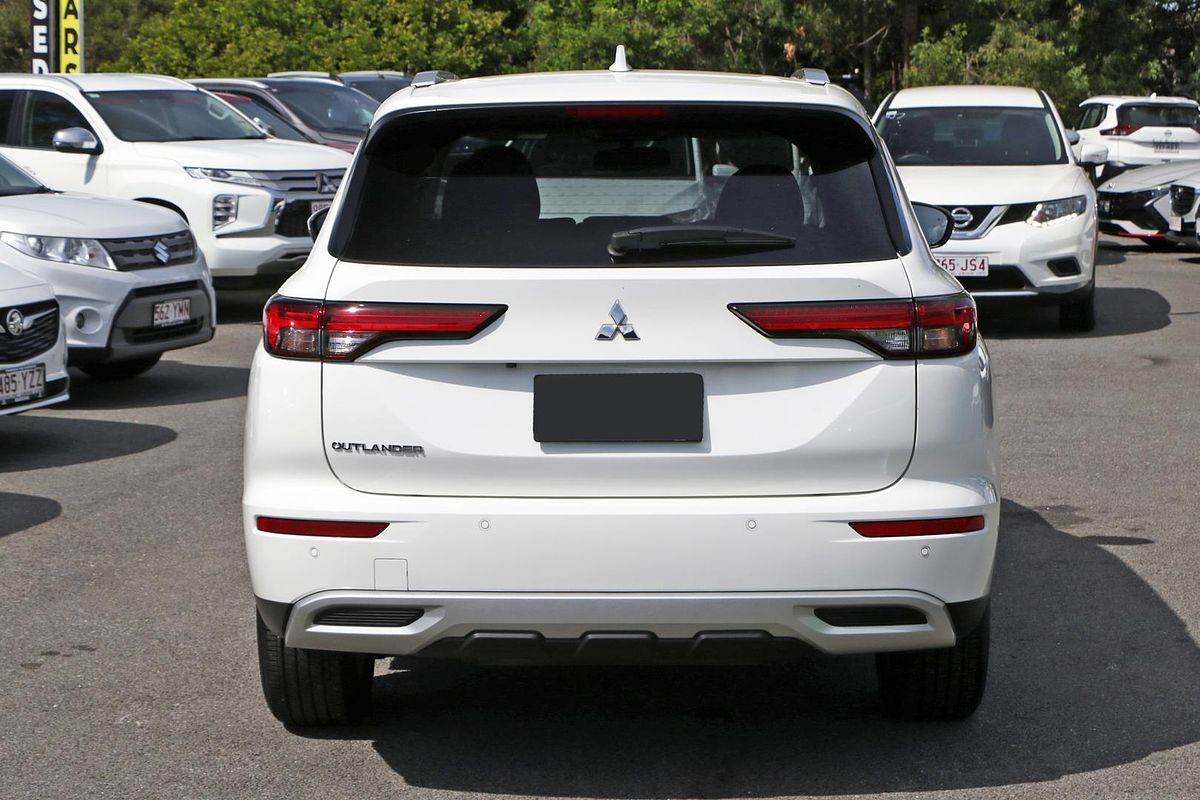 2024 Mitsubishi Outlander LS ZM