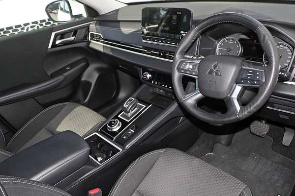 2024 Mitsubishi Outlander LS ZM