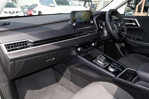 2024 Mitsubishi Outlander LS ZM