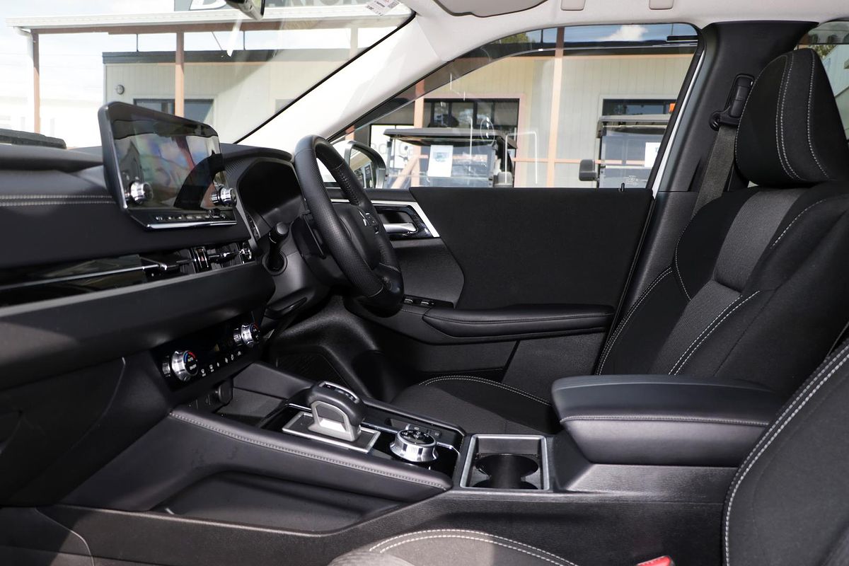 2024 Mitsubishi Outlander LS ZM