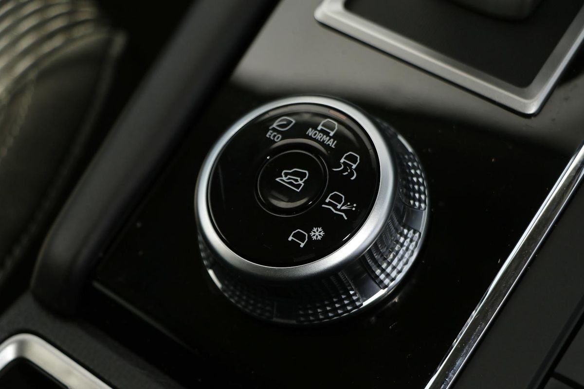 2024 Mitsubishi Outlander LS ZM