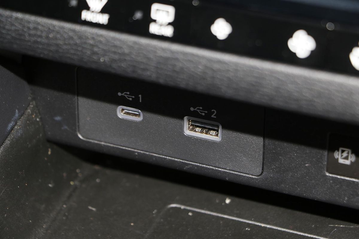 2024 Mitsubishi Outlander LS ZM